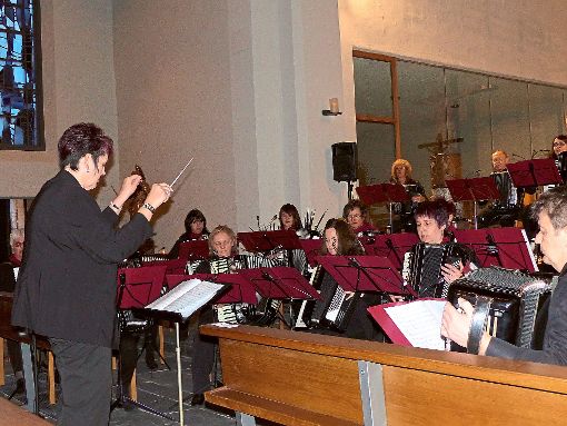 Unter Leitung von Uta Borho bietet das SHO ein breites Spektrum an Akkordeon-Musik. Fotos: Kouba Foto: Schwarzwälder-Bote