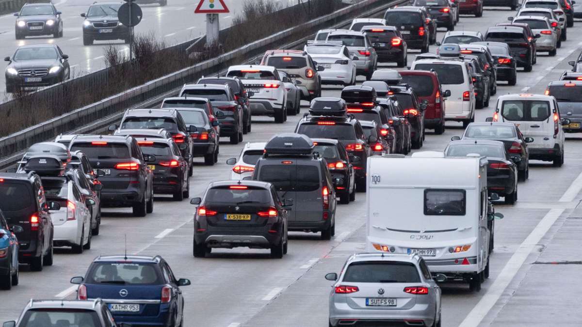 Autos in Baden-Württemberg: Nach Corona: Verkehr im Land nimmt wieder Fahrt auf