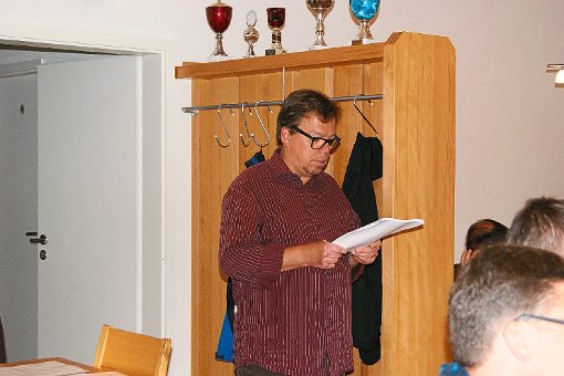 Horst Mokosch liest aus seinen Aufzeichnungen.  Foto:  Vögele Foto: Schwarzwälder-Bote