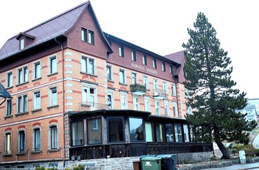 Das Kurhaus Viktoria gehört nun der Gemeinde Schönwald, die den Erwerb über Darlehen finanziert und es zunächst dem Landratsamt zur Unterbringung von Flüchtlingen zur Verfügung stellt. Foto: Kommert
