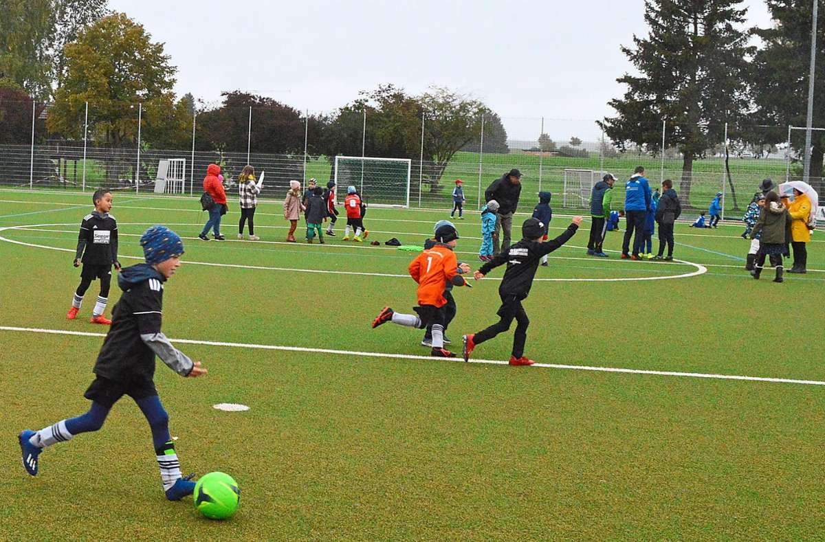Sport in Schramberg: Kinder erobern Kleinspielfeld – Kicken in Waldmössingen