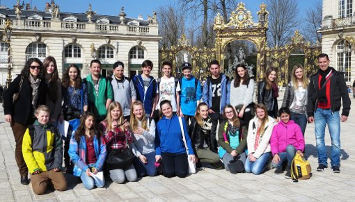 Die Teilnehmer des Frankreichaustauschs mit ihren Begleitlehrern auf dem Place Stanislas in Nancy Foto: Schwarzwälder-Bote
