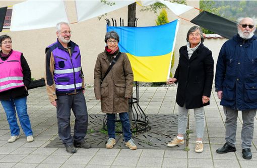 Die Organisatoren der Menschenkette wollten auch – aber nicht nur – an die Kriegsflüchtlinge aus der Ukraine erinnern. Foto: Morlok