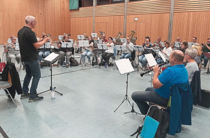 In Wildberg und Neubulach: Musiker zweier Ensembles machen gemeinsame Sache