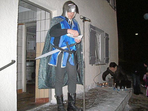 Ritter Peregrinus (verkörpert von Udo Bartsch) dankte den Salmendingern für den Wiederaufbau seiner Burg. Foto: Straubinger Foto: Schwarzwälder-Bote