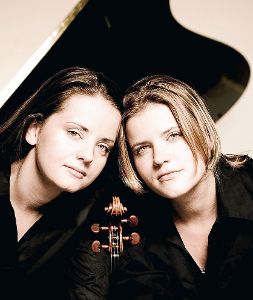 Das Schwestern-Duo Baiba und Lauma Skride spielt im Strawinsky- Saal der Donauhallen. Foto: Veranstalter Foto: Schwarzwälder-Bote
