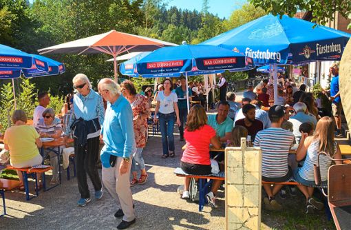 Zahlreiche Gäste nehmen beim Familientag  an der Feldner Mühle Platz.  Foto: Zimmermann Foto: Schwarzwälder Bote