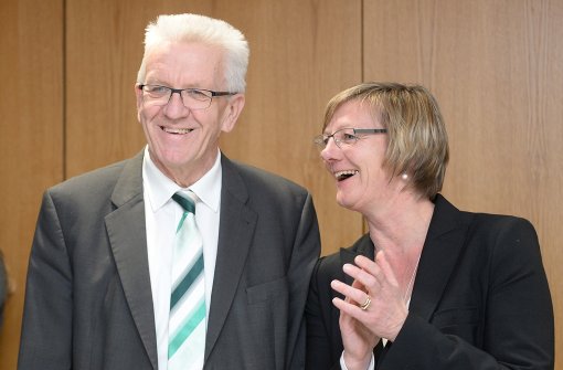 Laut Winfried Kretschmann und Finanzministerin Edith Sitzmann (beide Grüne) sollen im kommenden Jahr 800 Millionen Euro eingespart werden. Foto: dpa