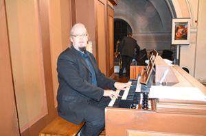Kirchenmusiker Frank Rieger an der historischen Walcker-Orgel. Foto: Schwarzwälder Bote