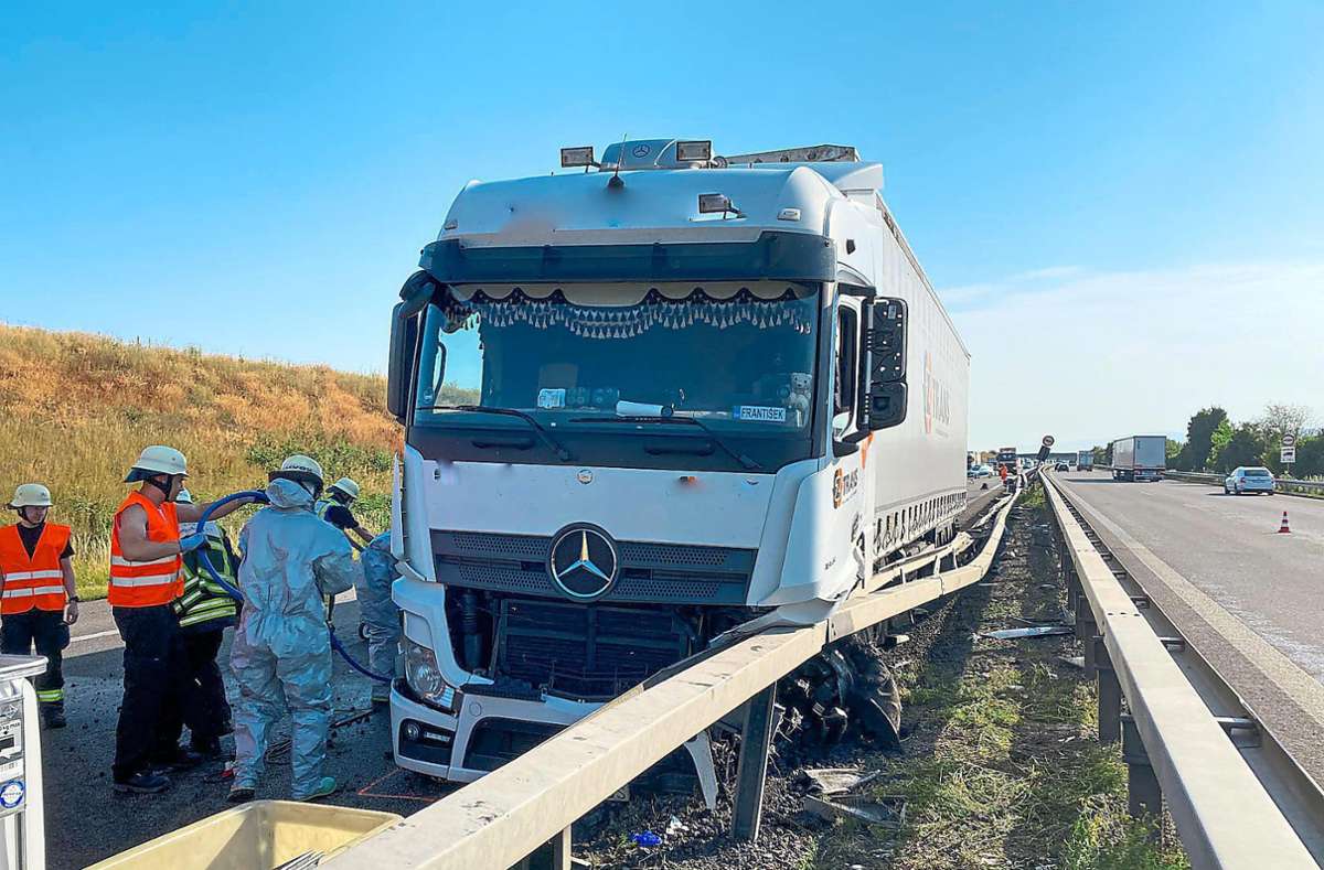 Ein Unfall mit einem Lkw sorgt am Montagmorgen für Staus auf der A 5 zwischen Offenburg und Lahr. Foto: Christina Häußler / Einsatz-Report24