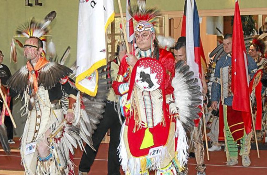 Indianertänze waren in der Schlossberghalle in Unterkirnach zu sehen.