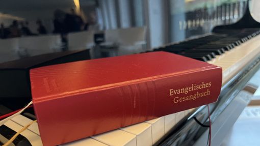Die aktuellen Gesangbücher sind etwa 30 Jahre alt. Foto: Zoller