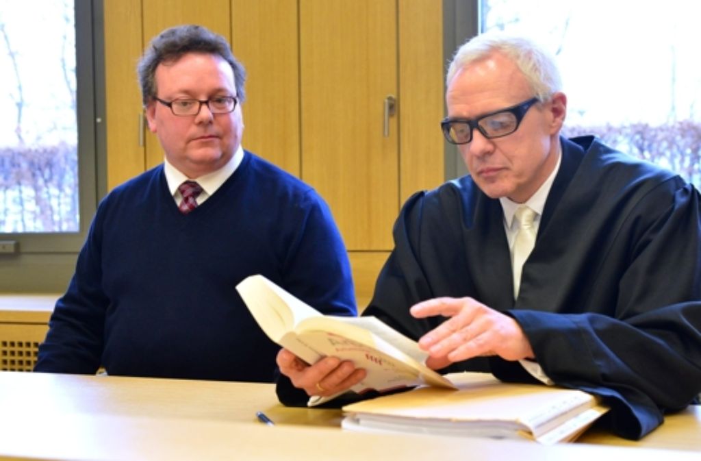 Der Kläger Harald Hotop (links) und sein Anwalt Roland Gross im Bundearbeitsgericht. Foto: dpa-Zentralbild