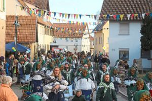 Die Riedholzhexen der Wachendorfer Narrenzunft feiern ihr Jubiläum. Fotos: Scharnowski Foto: Schwarzwälder Bote