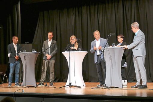 Leidenschaftlichen SFG-Spirit verströmte die Talkshow-Runde mit dem Ehrenvorsitzenden Axel Benz (Zweiter von rechts) und diversen Spartenverantwortlichen. Foto: Tröger