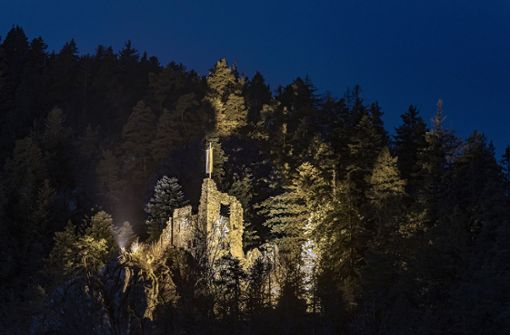 Die Beleuchtung der Burgruinen in Schramberg bleibt nun vorerst ausgeschaltet. Foto: Rainer Langenbacher 48GradNord
