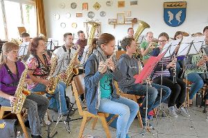 Gut vorbereitet gehen  die Musiker des Musikvereins Oberbaldingen in ihr morgiges Frühjahrskonzert. Foto: Bartler Foto: Schwarzwälder-Bote