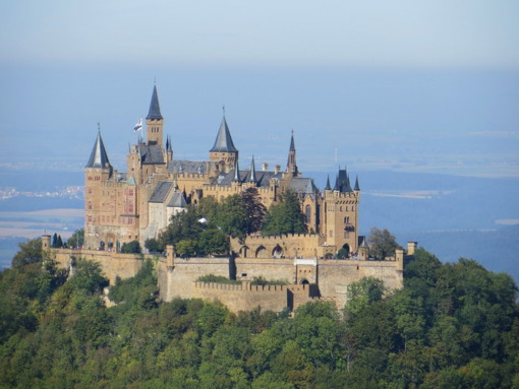 Die AfD hat unerlaubt auf der Burg Hohenzollern Werbung gemacht.