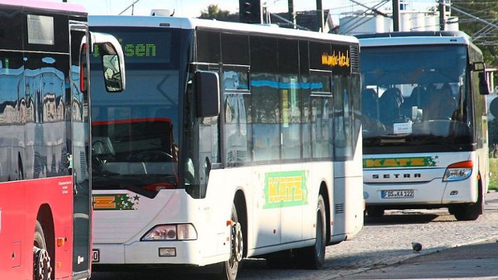 29-Jähriger beleidigt Busfahrer, Fahrgäste und Polizisten 