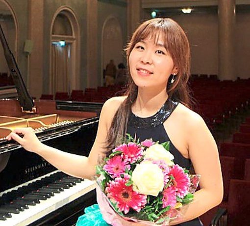 Inji Lee lässt auf dem Klavier im Bürgerzentrum klassische Stücke von Komponisten wie Brahms, Beethoven und Chopin erklingen.  Foto: Kurverwaltung Foto: Schwarzwälder-Bote