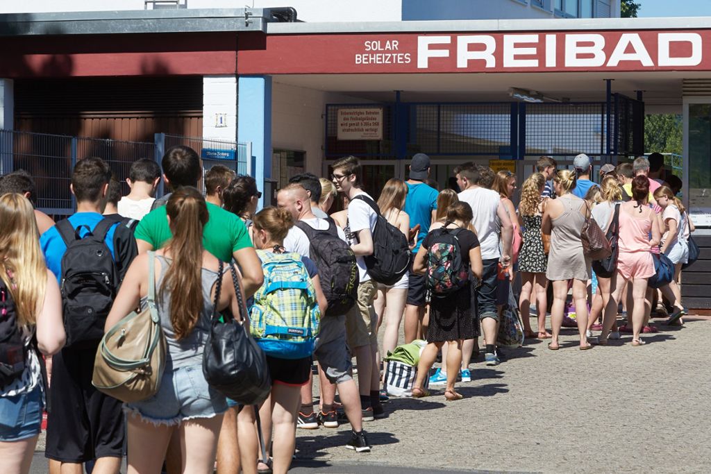Nicht nur in Kehl der Fall: In ganz Deutschland stürmten die Menschen am Mittwoch die Freibäder. Foto: Frey