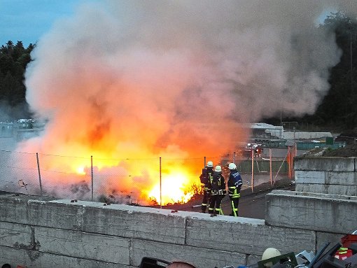 In Brand geraten ist am Freitagabend die Entsorgungsanlage in Simmozheim.  Foto: Stocker