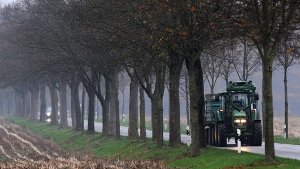 7. Dezember: 85-Jährige baut Unfall mit Traktor