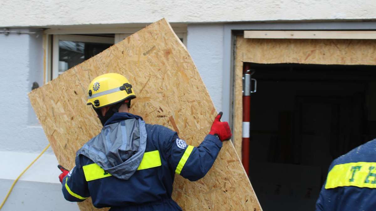 Übung in Rottenburg: THW probt Erdbeben-Einsatz kurz vor echtem Erdbeben