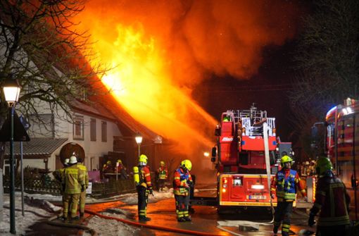 Der Brand brach gegen 22 Uhr in dem Gebäude an der Lonsinger Straße aus. Foto: 7aktuell.de/Enrique Kaczor