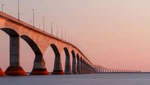 Die lange umstrittene Confederation Bridge verbindet Prince Edward Island mit dem Festland Foto: Stephen DesRoches/PEI Tourism