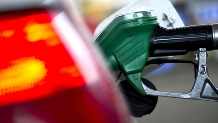 Günstiger Ölpreis macht Tanken billiger