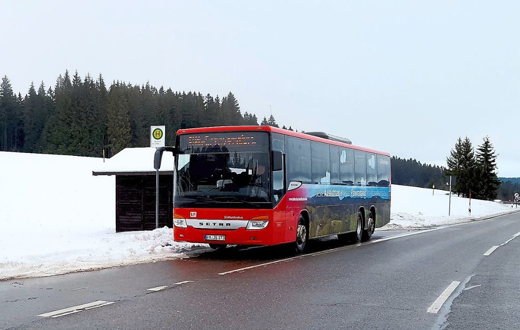 Der neue Panoramabus an der Haltestelle Escheck. Foto: SBG