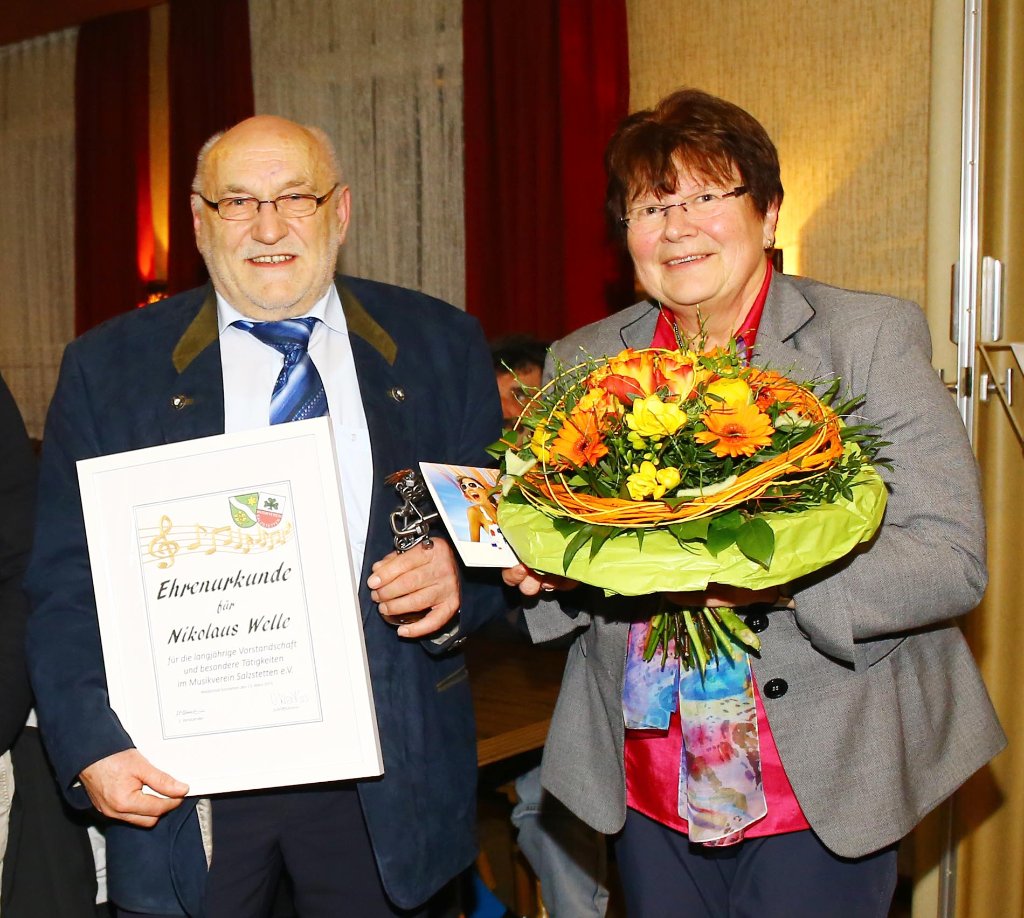 Ein Urgestein tritt ab: Mit besonderem Dank und Ehrenbezeugungen wurde der scheidende Vorsitzende des MV Salzstetten, Nikolaus Welle, sowie seine Ehefrau Waltraud bedacht.