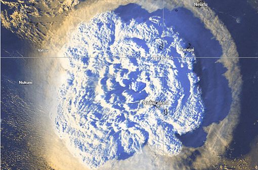 Dieses vom Tonga Meteorological Services veröffentlichte Satellitenbild zeigt den Vulkanausbruch. Foto: dpa/--