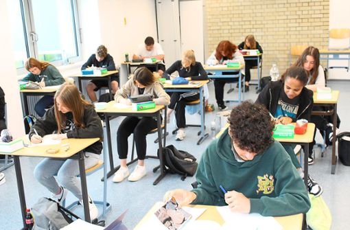 Mit dem Fach Deutsch haben am Dienstag die schriftlichen Abschlussprüfungen für 95 Zehntklässler der Altensteiger Realschule begonnen. Foto: Köncke