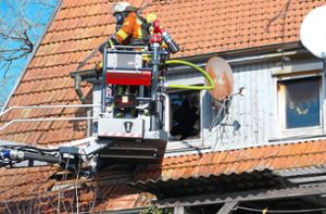 Schnell unter Kontrolle: Feuerwehr löscht Brand in Altensteig-Überberg