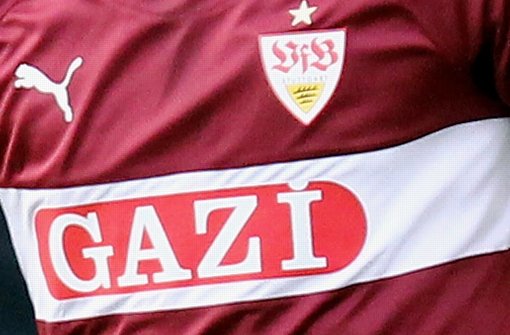 Noch steht Gazi auf dem Brustring. Doch wie lange bleibt das Unternehmen der Hauptsponsor des VfB Stuttgart? Foto: Pressefoto Baumann