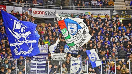 Die Wild Wings und ihre Fans freuen sich auf einen großen Derby-Abend:   „Es wird wieder  ein Hexenkessel“, ist auch Schwenningens Angreifer Alex Karachun überzeugt. Foto: www.sigwart-photo.de