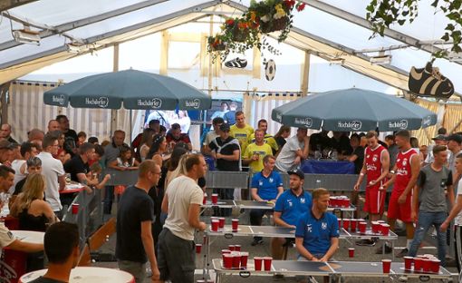 Zum Beerpong-Turnier und zur Malle-Party kamen zahlreiche Interessierte nach Straubenhardt. Fotos: Kraft Foto: Schwarzwälder Bote