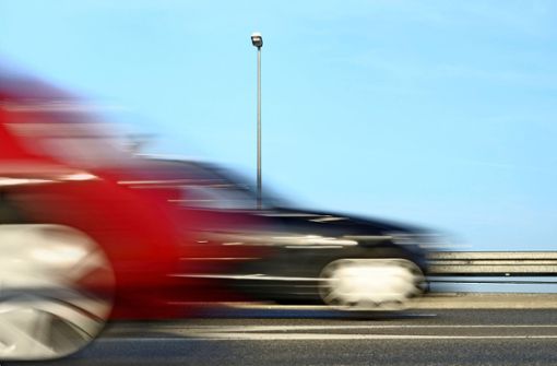 Ein Raser war auf der Autobahn in Richtung Rosenheim mit 200 Kilometer pro Stunde unterwegs, als er geblitzt wurde. Foto: gradt - stock.adobe.com