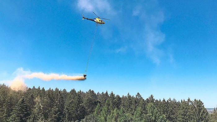 Warum werfen Hubschrauber Kalk über Bäumen ab?