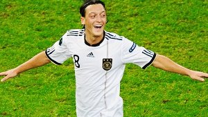 Mesut Özil feiert  emotionale Rückkehr