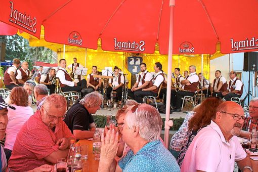 Das Obernauer Dorffest, organisiert vom Musikverein, ist ein Besuchermagnet. Fotos: Scharnowski Foto: Schwarzwälder Bote