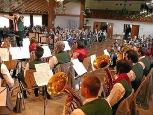 Das Unterhaltungskonzert zu Ostern erfreute die zahlreichen Zuhörer der Trachtenkapelle des Musikvereins. Foto: Ziegelbauer Foto: Schwarzwälder-Bote
