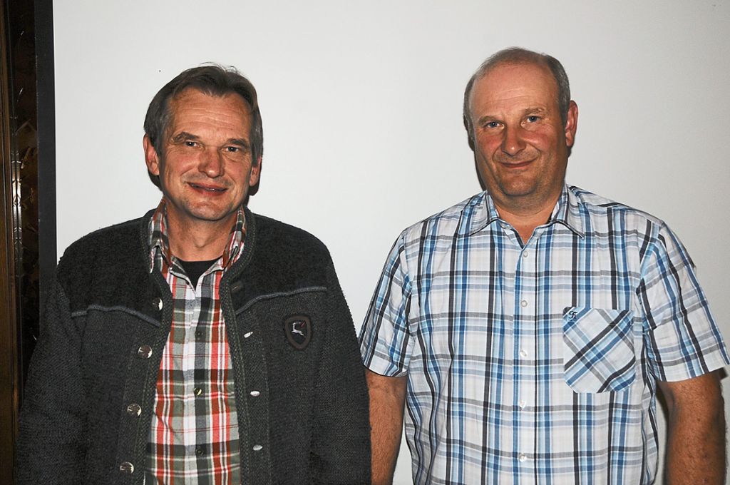 Vorsitzender  Gerhard Bühler (links) und sein Stellvertreter Günter Jehle werden einstimmig wiedergewählt.