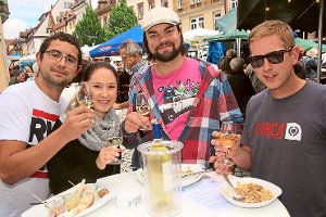 Adrian Weirauch, Karina Veen, Christian Oberthür und Tobias Simon (von links) aus Villingen sind jedes Jahr gerne beim Weinfest der Lions dabei.  Foto: Heinig Foto: Schwarzwälder-Bote