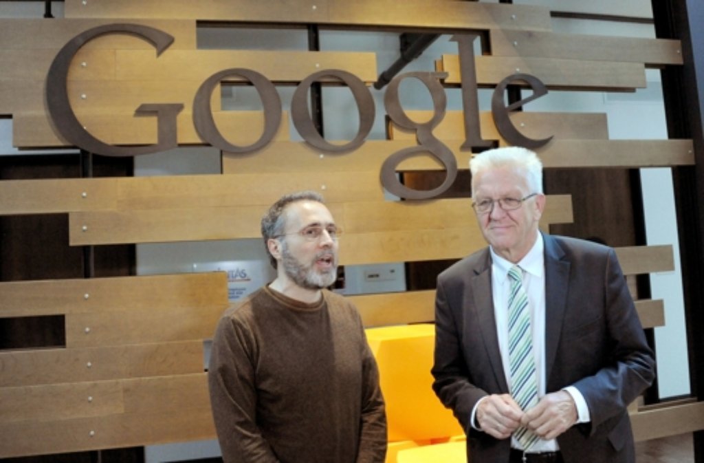 Der baden-württembergische Ministerpräsident Winfried Kretschmann (rechts, Bündnis 90/Die Grünen) und Google-Manager Urs Hölzle in Mountain View.