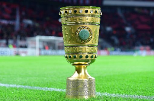 Das Objekt der Begierde: der DFB-Pokal. Foto: imago/Revierfoto/Revierfoto via www.imago-images.de