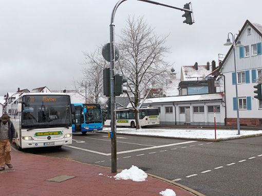 Busse am Stadtbahnhof Freudenstadt. Am Sonntag   tritt  der neue Fahrplan in Kraft.  Foto: Schillaci