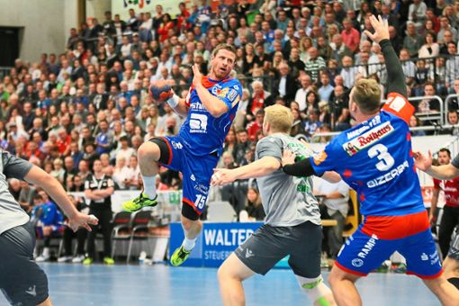 HBW-Spieler Martin Strobel (Mitte) kehrt zur Deutschen Handball-Nationalmannschaft zurück. Foto: Kara